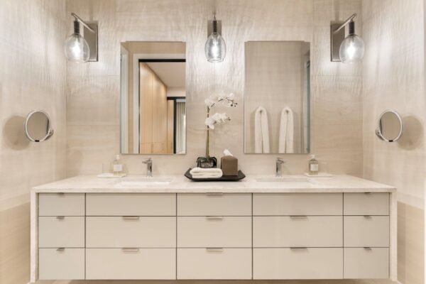 Tiburon Castillo II master bathroom