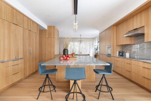 Tiburon Castillo II kitchen island dining space